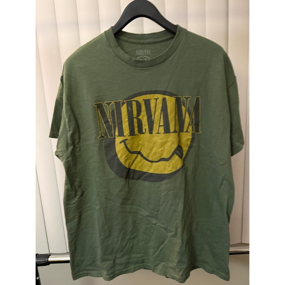 Men’s Nirvana Olive Green Nevermind Smile Logo  Band  T-Shirt Size XL *Read*